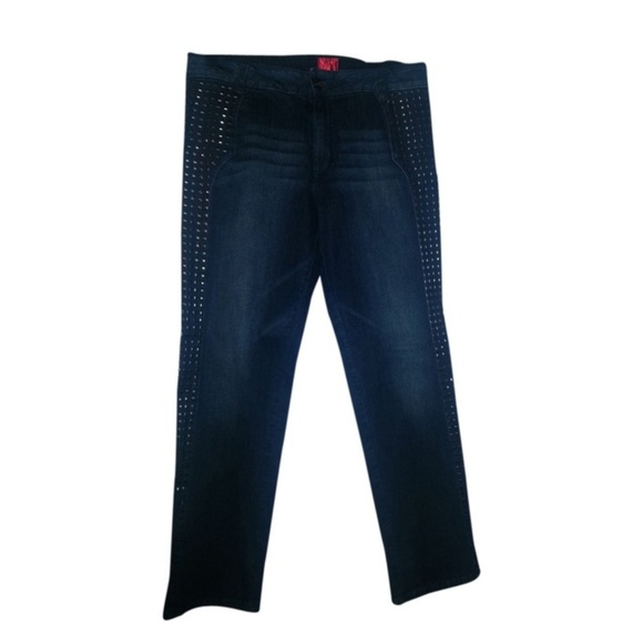 Christina V. Jeans - Picture 1 of 7